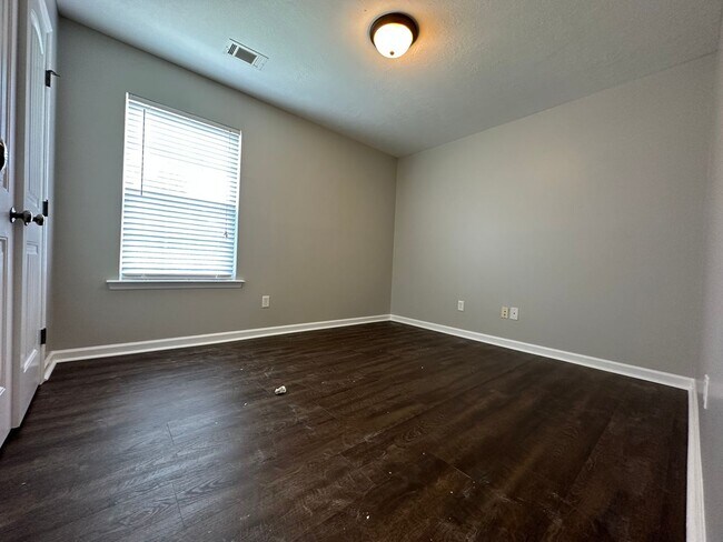 Building Photo - 913 Arbor Springs Cir