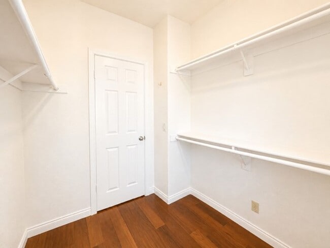 Building Photo - 910 Camino De La Reina
