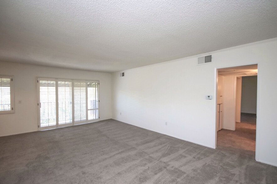 Building Photo - 266 S Madison Ave