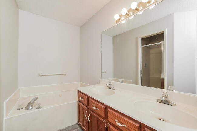 Building Photo - 6857 Dovefield Ln