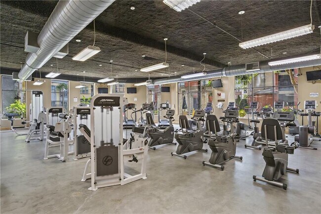 Building Photo - 401 16th St NW