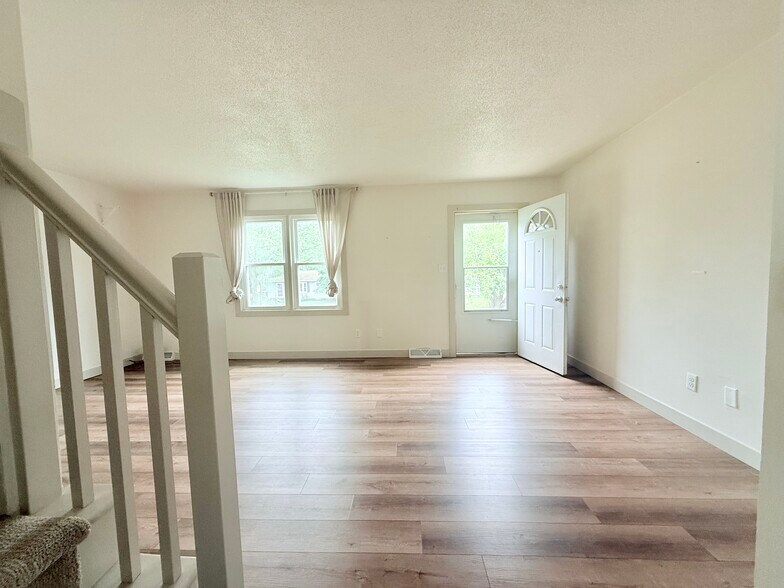 Living Room - 1407 W 2nd St