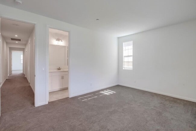 Building Photo - 2407 Medley Ln