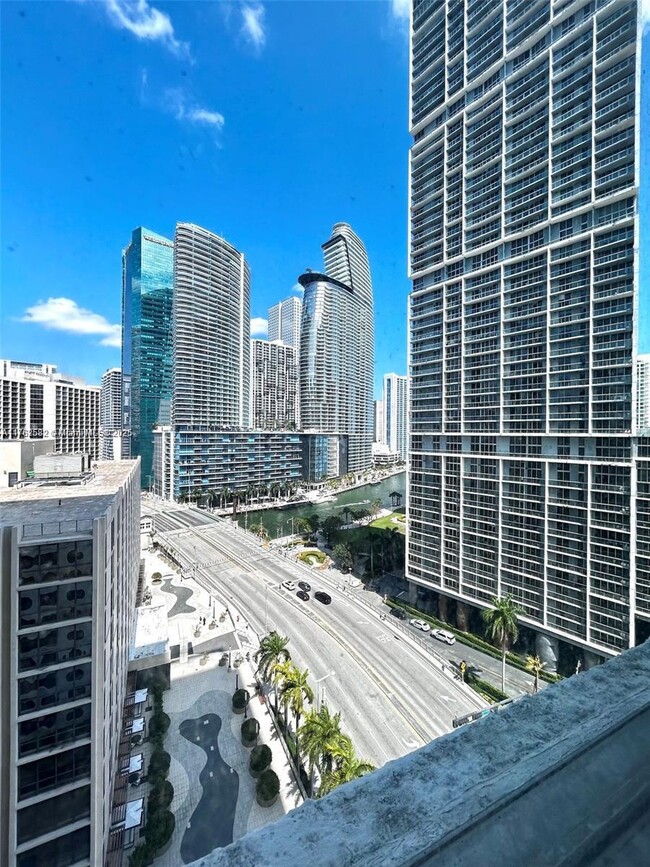 Building Photo - 500 Brickell Ave
