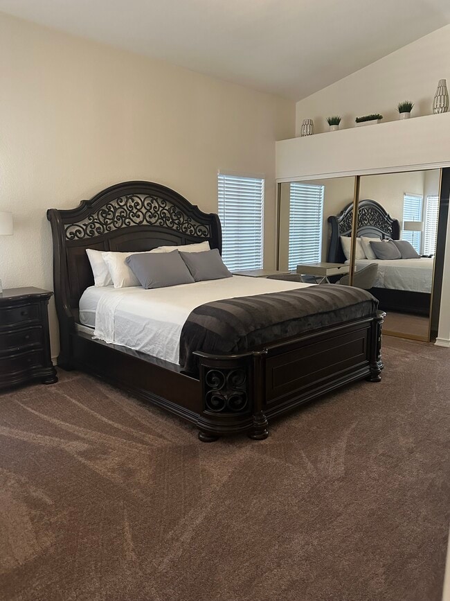 Building Photo - 10938 W Poinsettia Dr