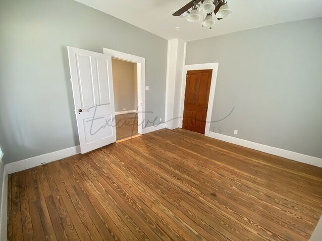 Building Photo - Fully Updated 2-Bedroom 1-Bathroom House i...