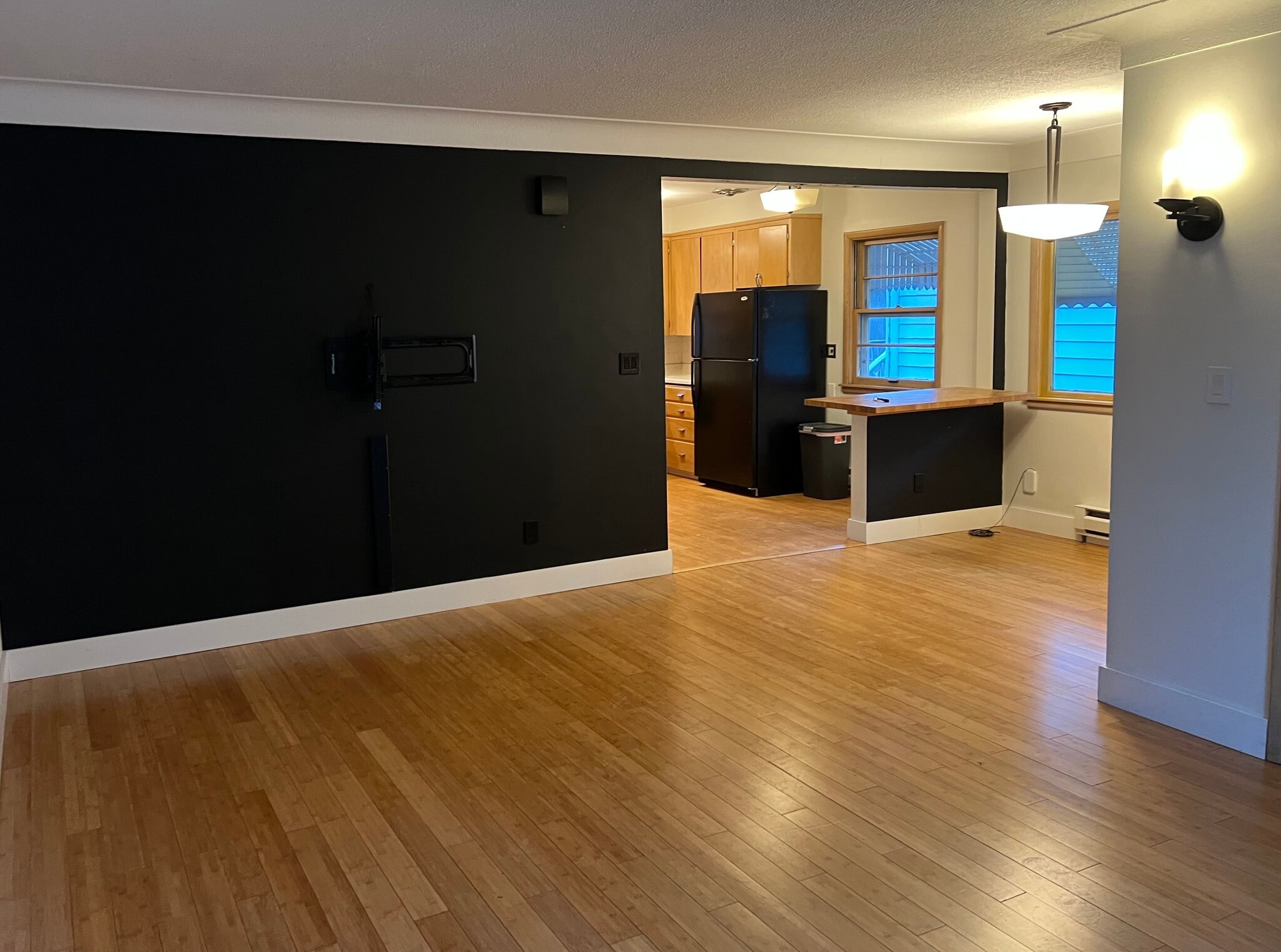 Living/dining - 2327 University Ave