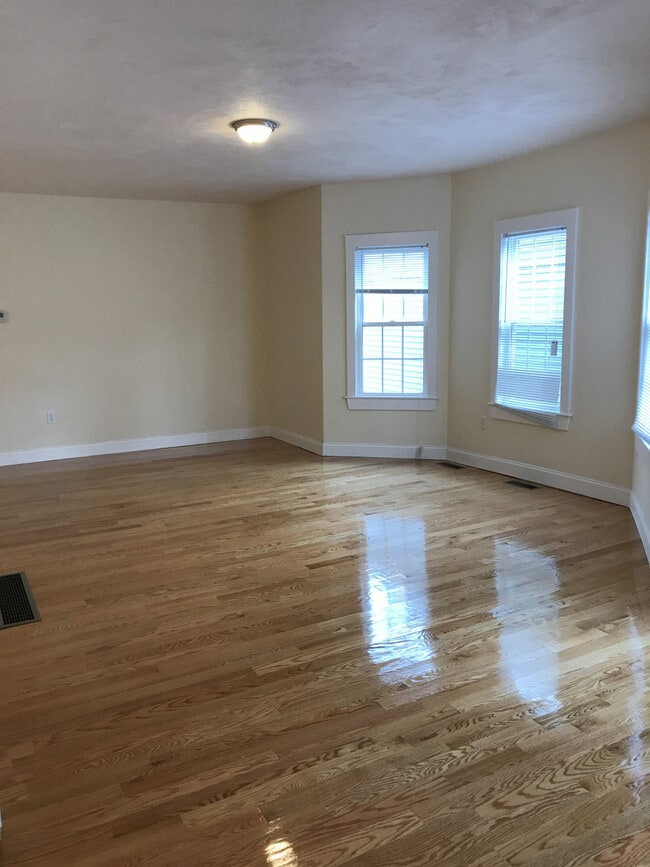 Building Photo - 14-16 Phillips Street