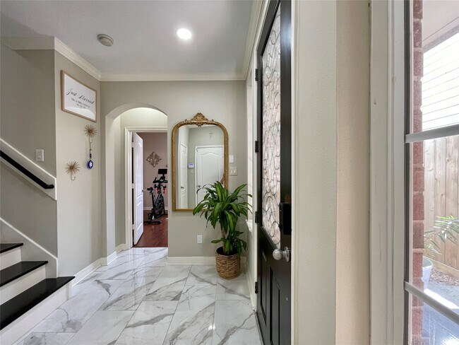 Building Photo - 6222 Skyline Dr