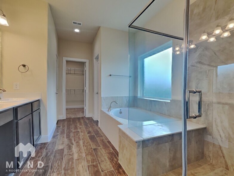 Building Photo - 11823 Champions Forest Drive