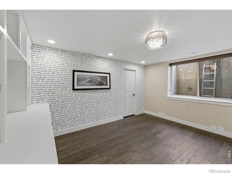 Building Photo - 6862 Wildshore Dr