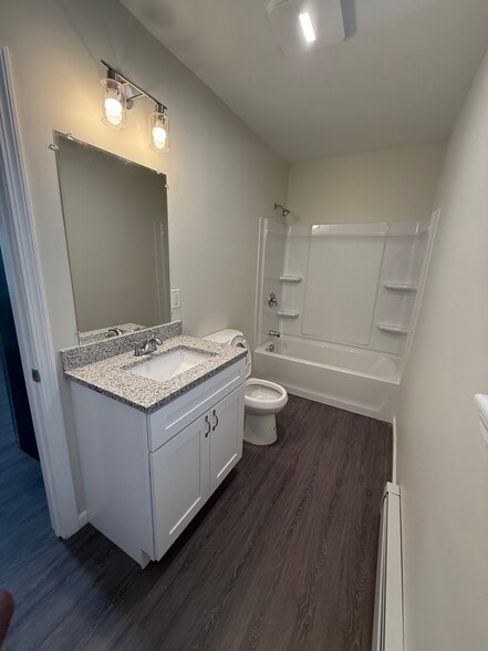 Bathroom - 14 Brook St