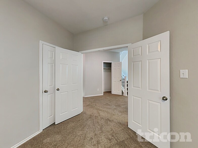 Building Photo - 2615 Green Leaf Way