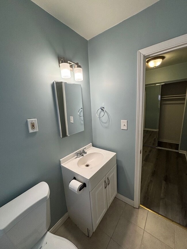 Building Photo - Charming Studio Apartment in Prime Long Be...