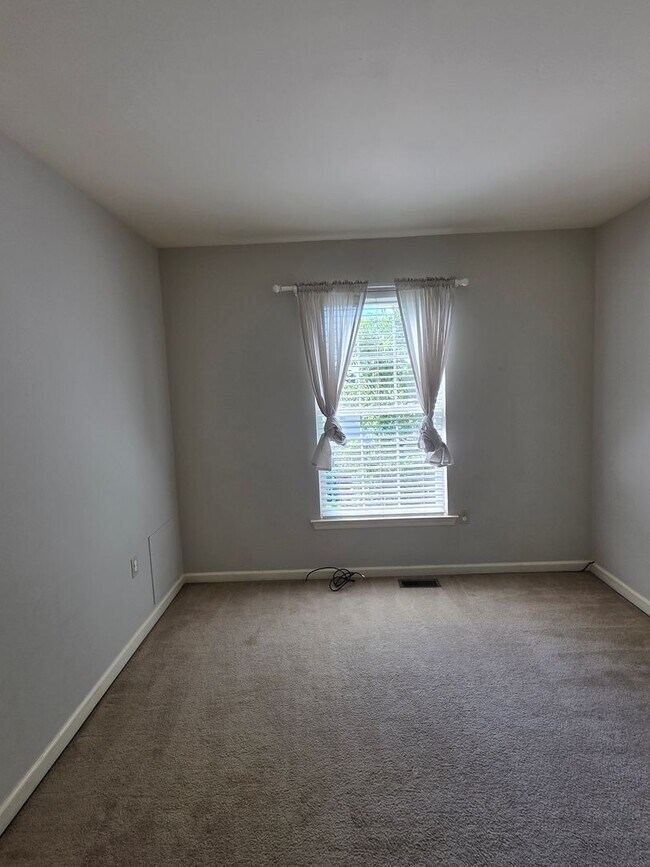 Building Photo - Browntown Twin Home