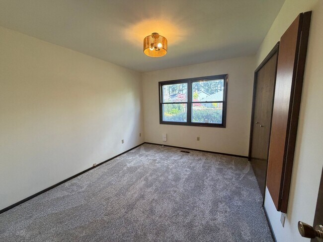 Building Photo - Peaceful 3 Bedroom Single-Level Home on Spacious Corner Lot Near Fir Grove Park