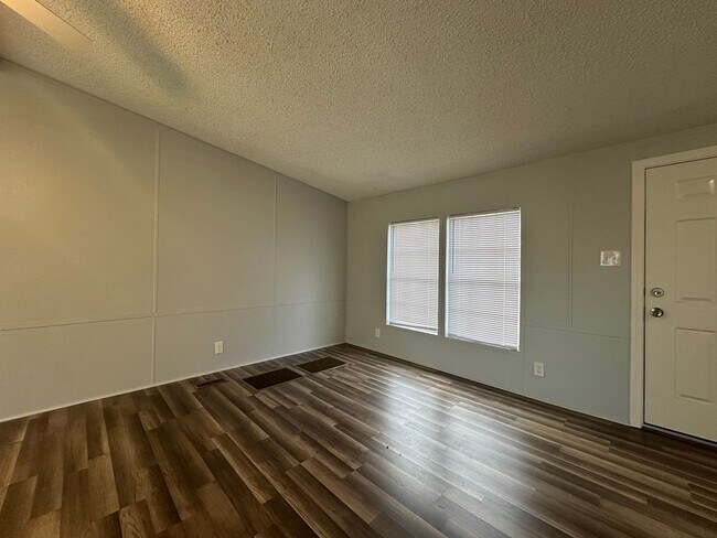 Building Photo - 114 Deer Rd