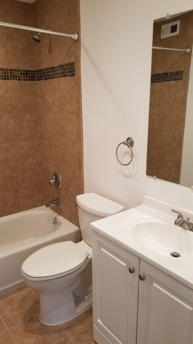 Building Photo - 6525 Woodley Ave