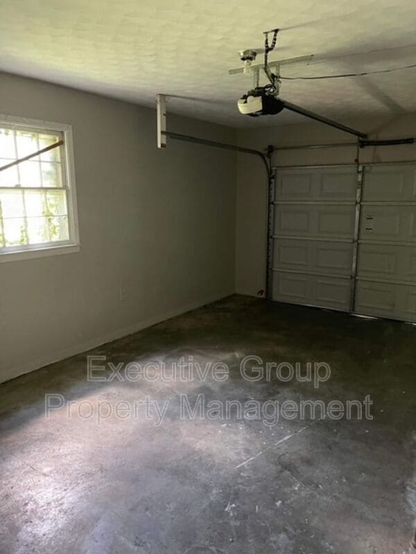 Building Photo - 512 Smith Ave