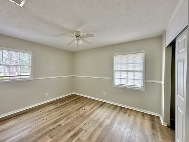 Building Photo - 2600 Deborah Dr