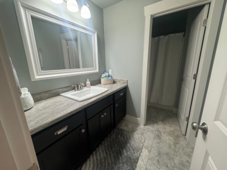 Building Photo - 1831 Lone Pine Dr