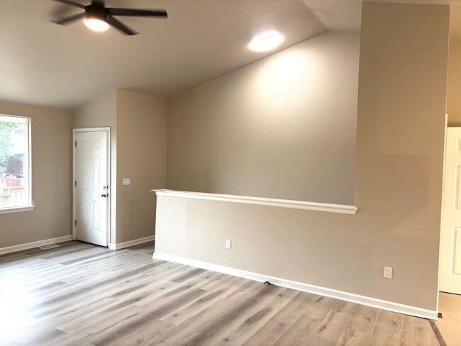 Building Photo - Stunning 4 bed 2 bath rental near Regis in...