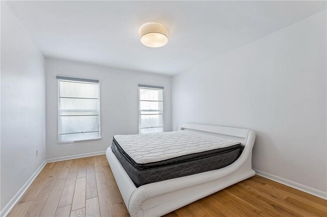 Building Photo - 908 Lenox Hill Ct NE