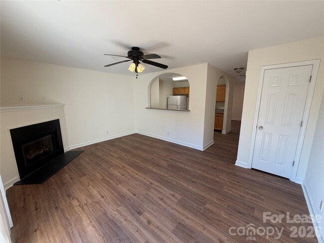 Building Photo - 7499 Bluff Point Ln