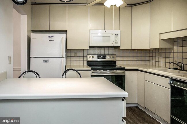 Building Photo - 154 Woodstream Dr