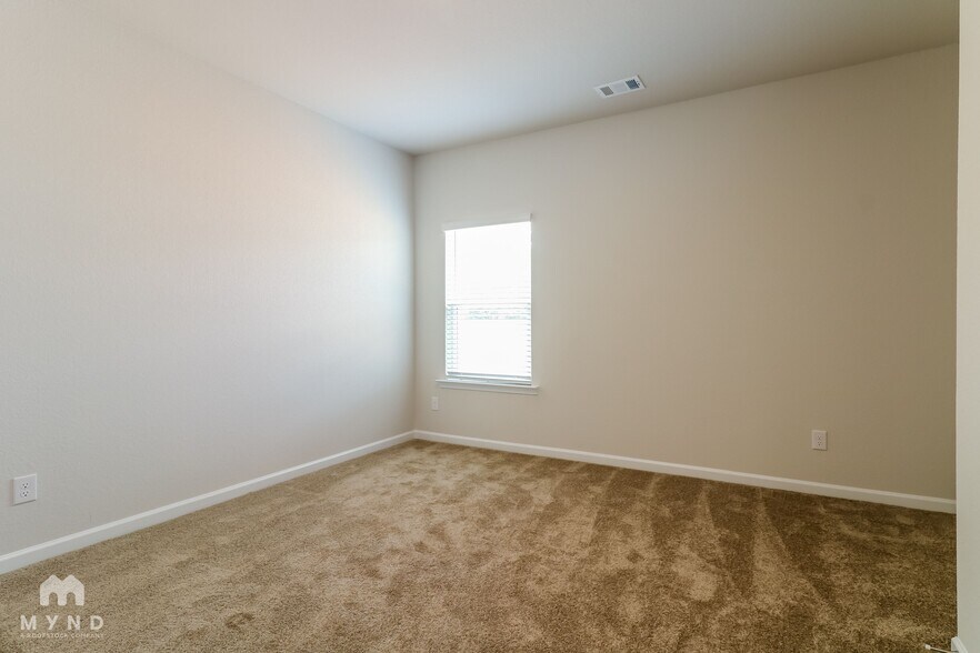 Building Photo - 3359 Bridgewood Dr