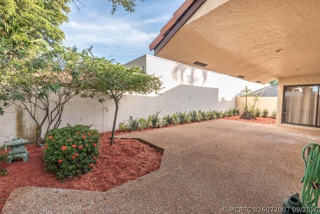 Building Photo - 6876 Palmar Ct