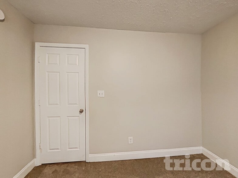 Building Photo - 280 Farmington Dr