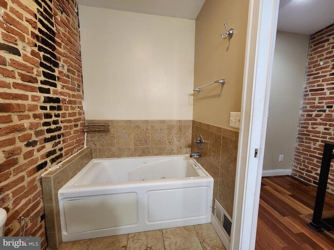 Building Photo - 5 N Belnord Ave