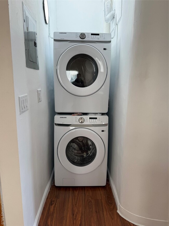 Building Photo - 46-12 25th Ave