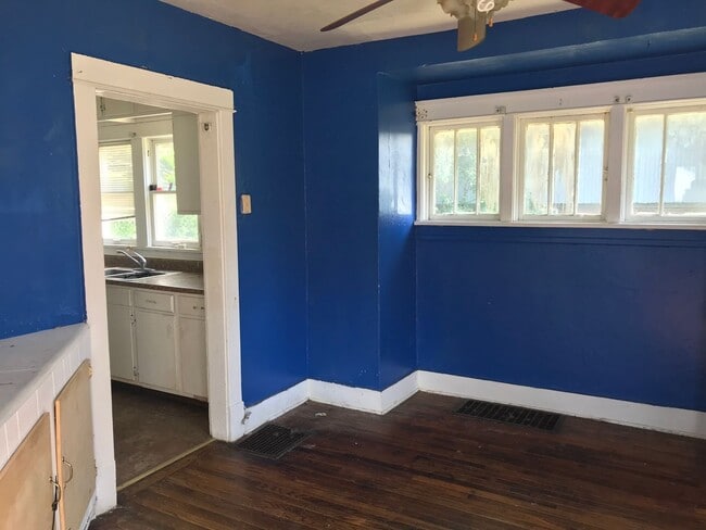 Building Photo - 303 W College St