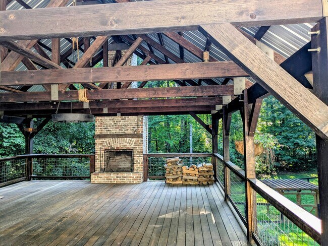 Building Photo - 1540 Yadkinville Rd