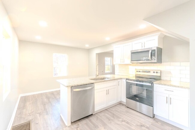 Building Photo - Renovated 2 bed 1 bath in Old Hickory Vill...