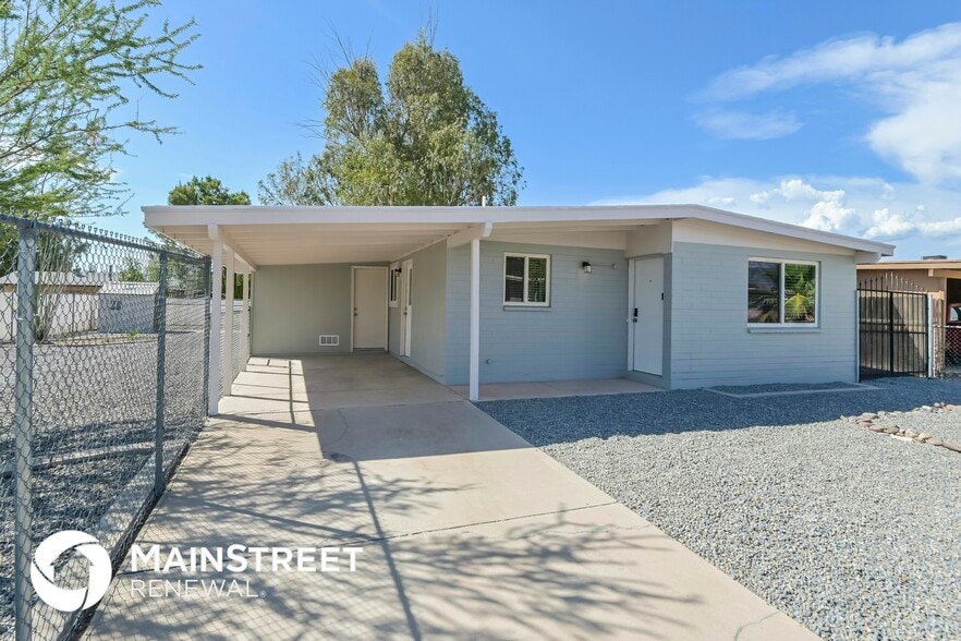 Building Photo - 8601 E Mormon Dr