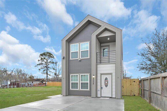 Primary Photo - 8004 Birmingham St