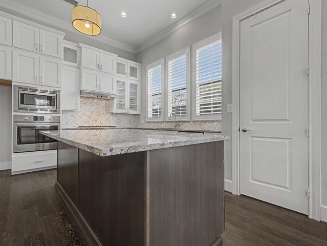 Building Photo - 704 18th St