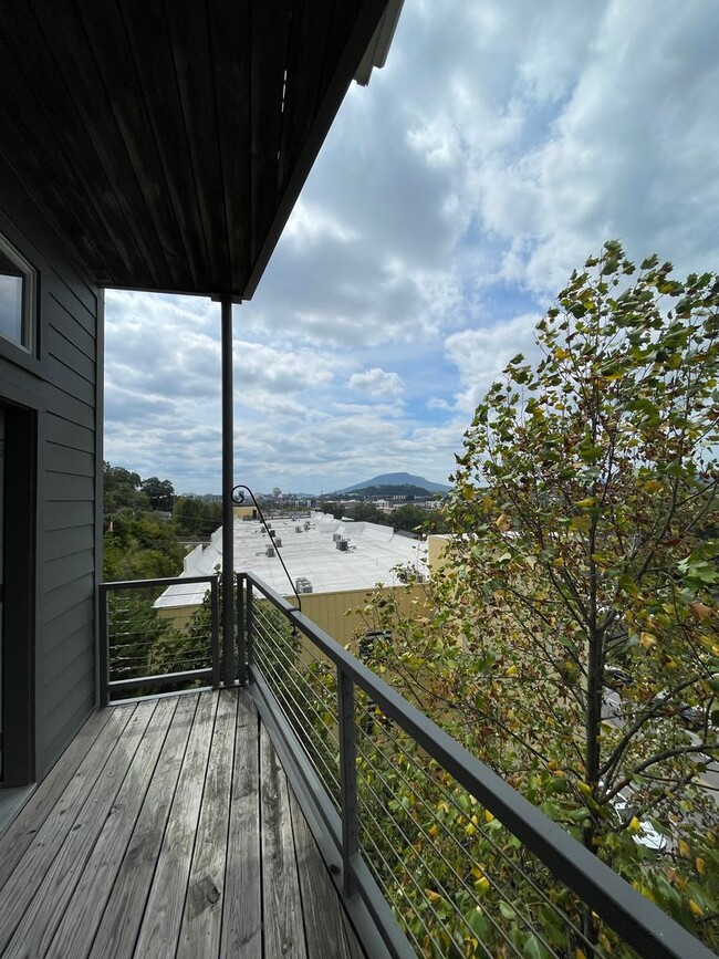 Building Photo - Three levels of views