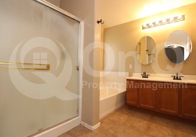 Building Photo - 579 W Tara Danette Dr
