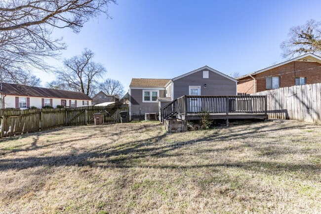 Building Photo - 1018 Clemmons St