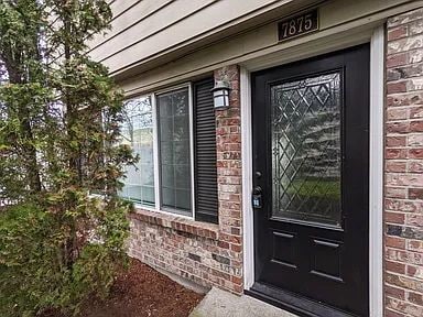 Building Photo - Available Now! Pet-Friendly 2 Bed/ 1.5 Bath with Patio & Parking