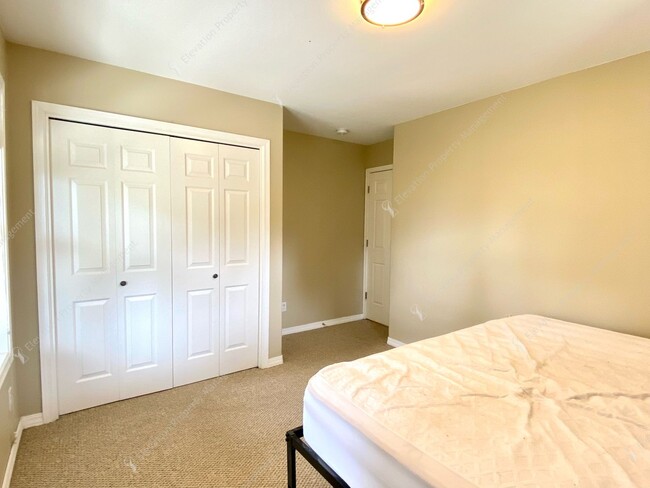 Building Photo - Elegant Awbrey Butte Home | Unfurnished | ...