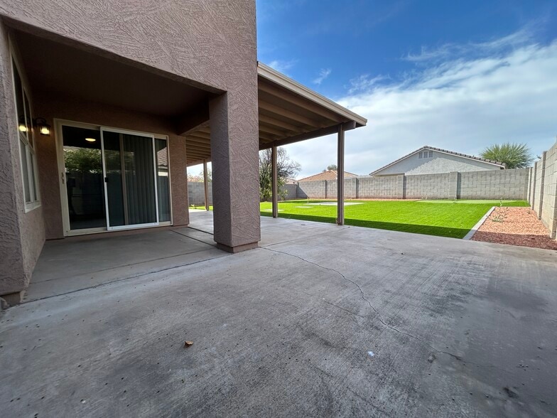 Building Photo - 9208 W Coolidge St