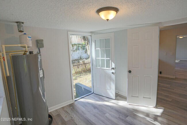 Building Photo - 505 N 9th St