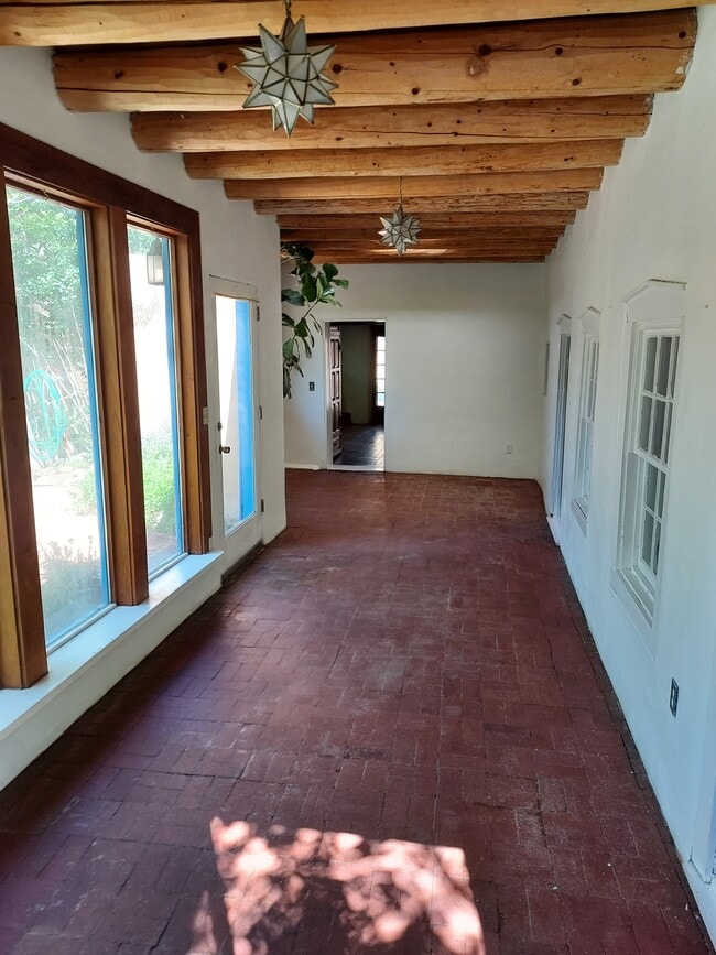 Building Photo - 20 Rancho Ancon Ln