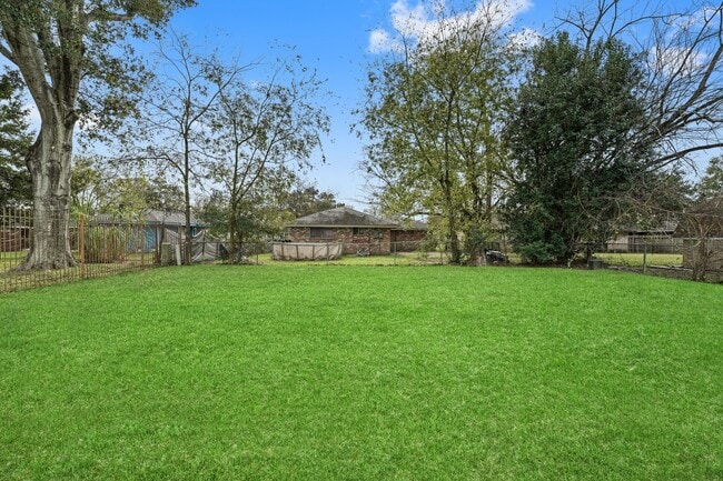 Building Photo - 1615 Hidden Valley Dr