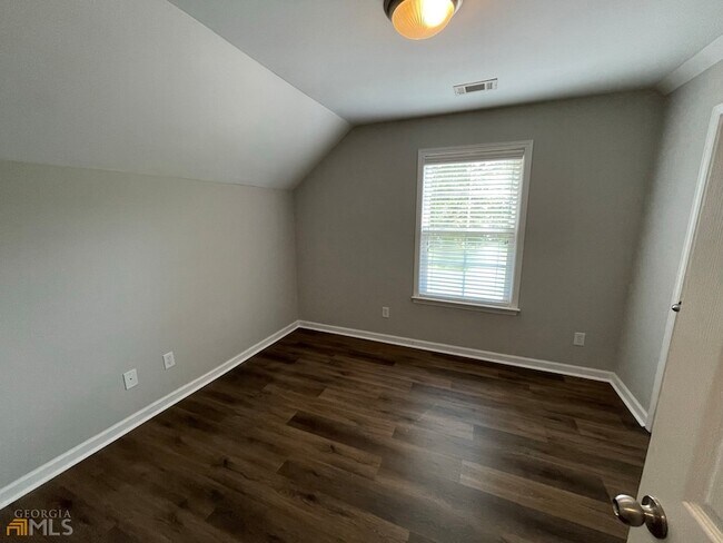 Building Photo - 79 Covington Terrace